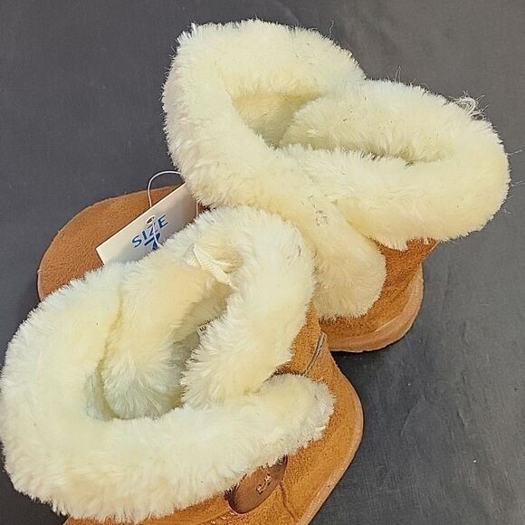 BRAND NEW KIDS KIDGETS SUEDE ANKLE BOOTIES - Picture 15 of 15